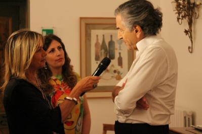 Bernard-Henri Lévy intervistato dalla giornalista Cecilia Donadio